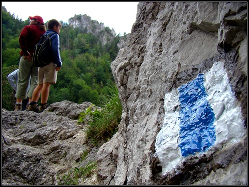 ...pokračujte po modrej