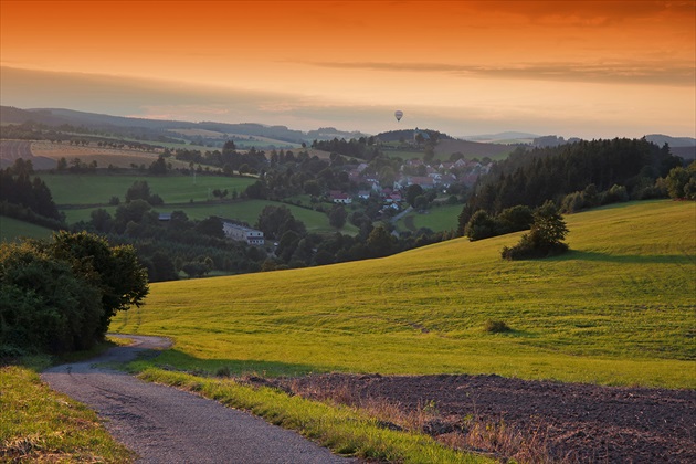 Podvečer nad dedinou