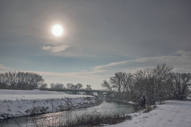 Slnko nad riekou