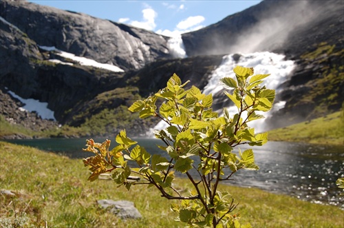 pri vodopáde Sotefossen, blízko Kinsarviku