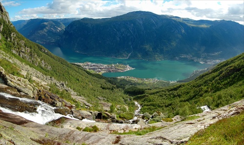 pohľad na Oddu a Lysefjord