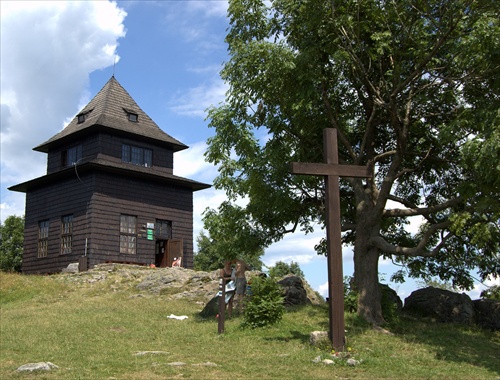rozhladňa Andreja Kmeťa na vrchu Sitno