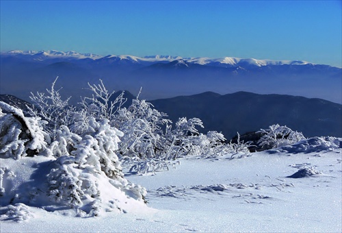 Veľká Fatra v pozadí nízke Tatry