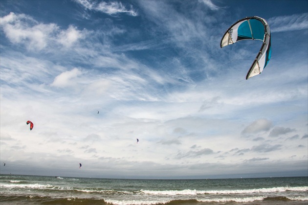 Kitesurfing