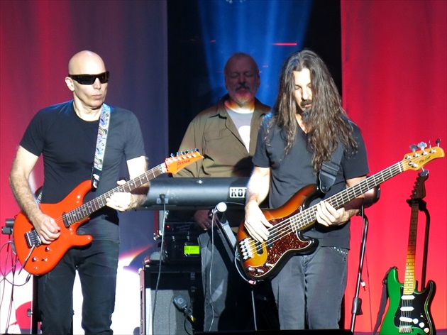 JOE SATRIANI 3.