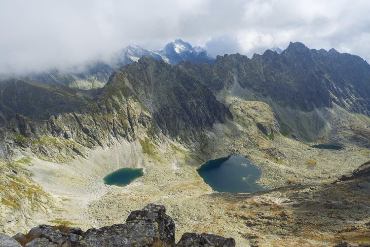 Okrúhle a Capie pleso, hrebeň Bášt