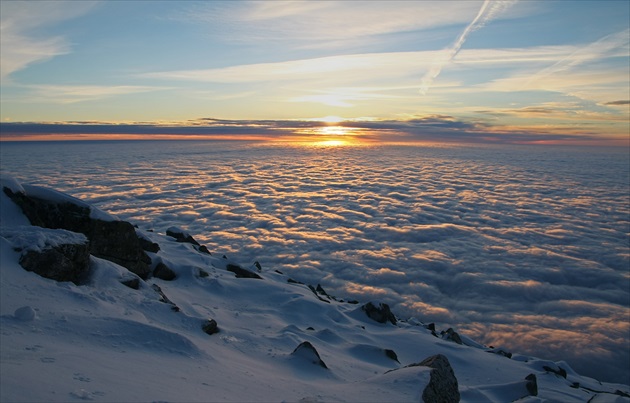 Svitanie pri brehu mora. Slavkovský štít. 23.11.2014