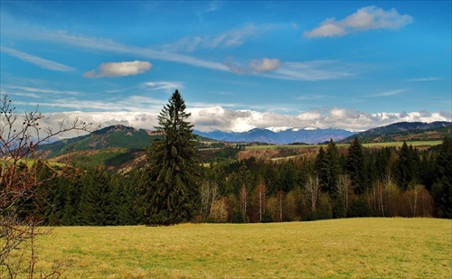 ...vrch má naklonený k tej slovenskej zemi.