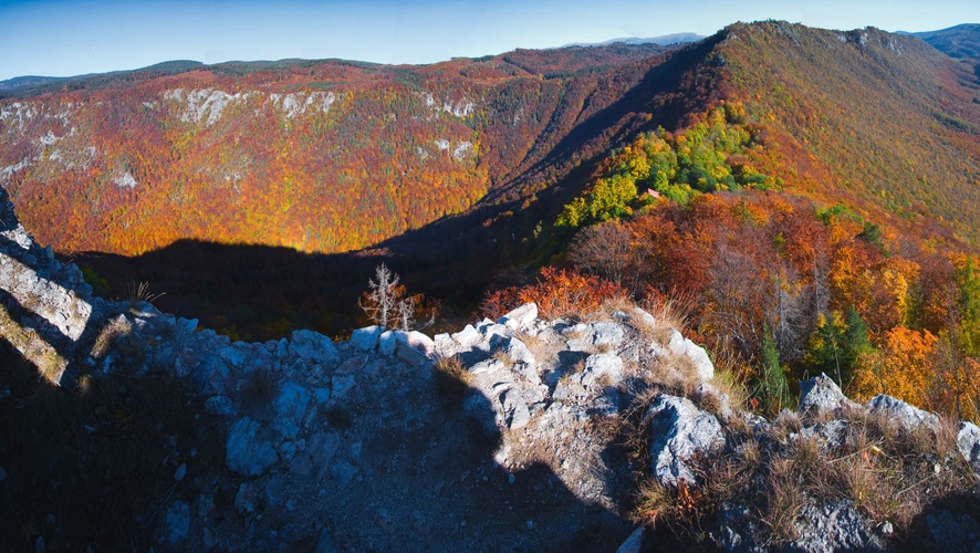 jesenná panoráma z Muránskeho hradu