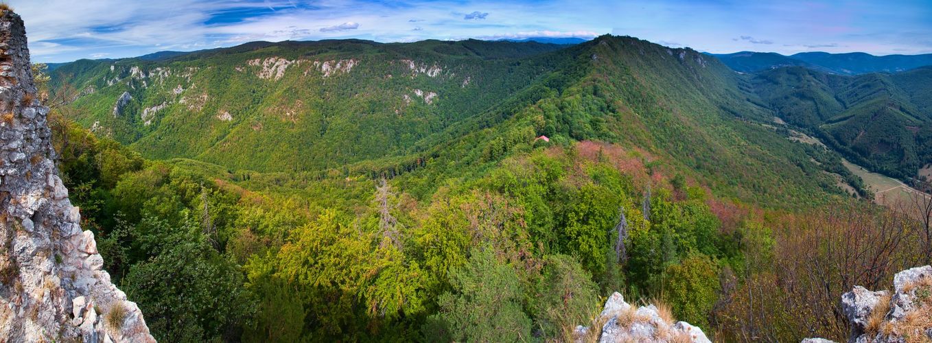 panoráma Muránskej planiny z hradu muránskeho