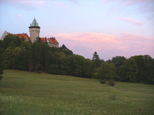 Podvečer pod zámkom Smolenice