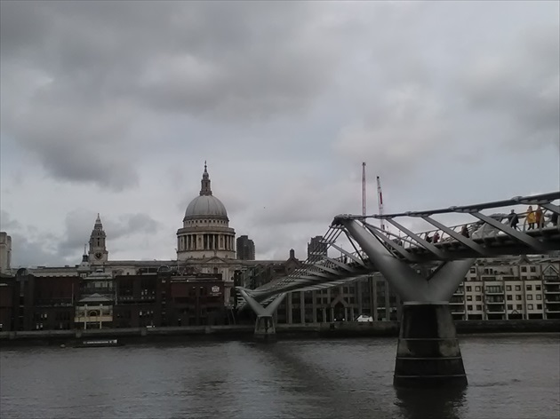 St. Paul's Cathedral+Millennium Bridge