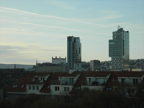 Bratislava - hrad vs. moderná doba