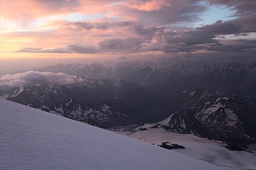 ráno pod Elbrusom