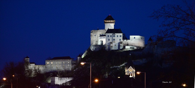 Trenčín v noci