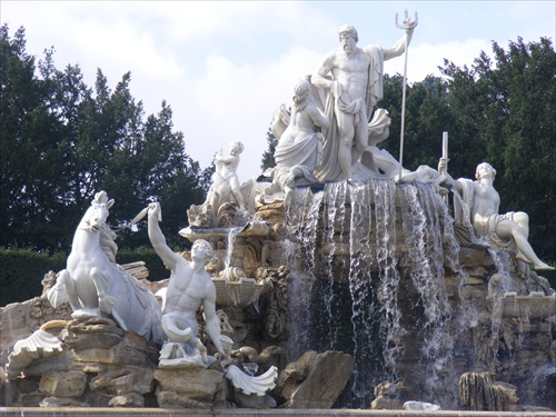 Schönbrunn, Neptúnova fontána