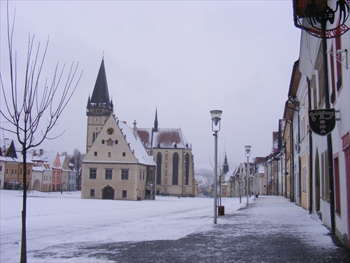 Radničné námestie s historickou radnicou v BJ