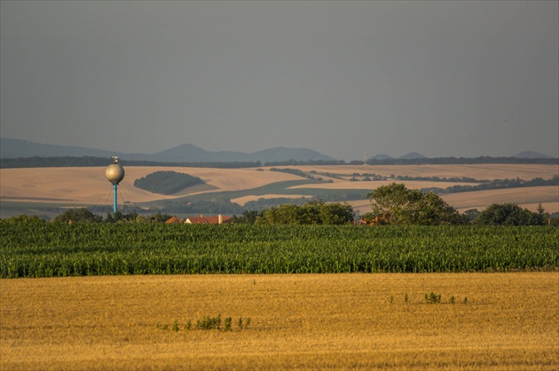 Pod večer nad dedinou.