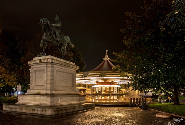 Jazdecká socha - Vittorio Emanuelle II. na námestí Piazza Bra