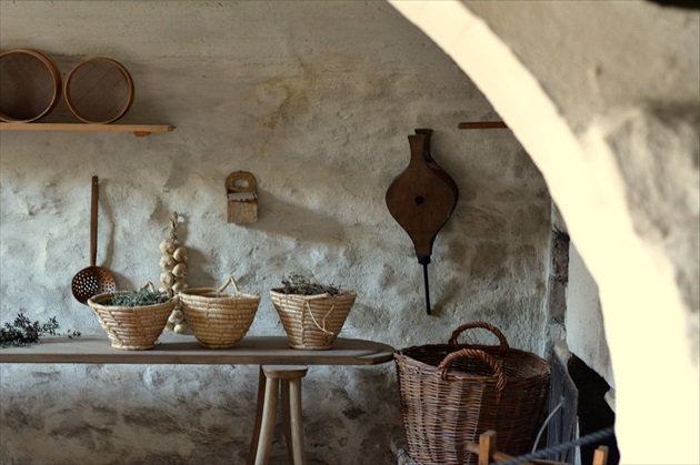 v hradnej kuchyni / in the kitchen on the castle