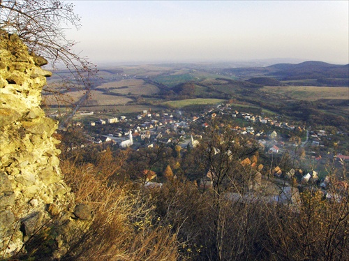 Pohľad z hradného kopca Slanec