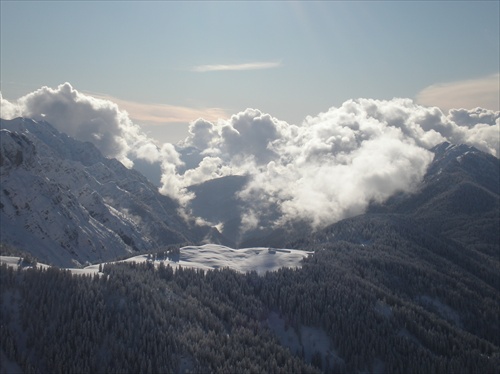 vysoko nad oblakmi