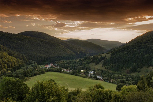 Podvečerná obec Bystrá