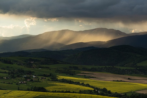 Dnešný podvečer niekde nad Breznom