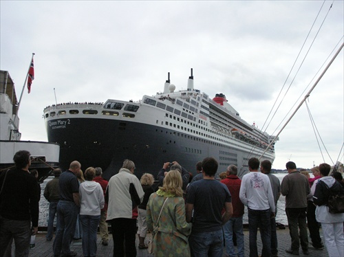 Queen Mary 2