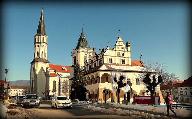 a pohľad do mesta  ...