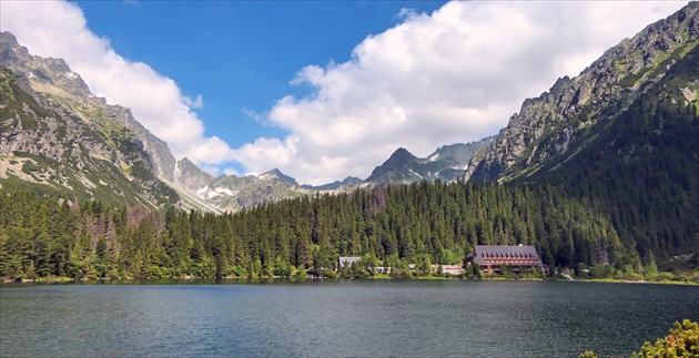 širokým pohľadom cez Popradské pleso ...