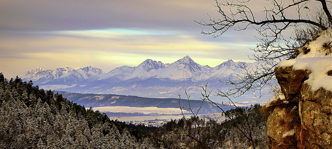 a z Tomašovského výhľadu bol aj dnes výhľad na naše Tatry ...