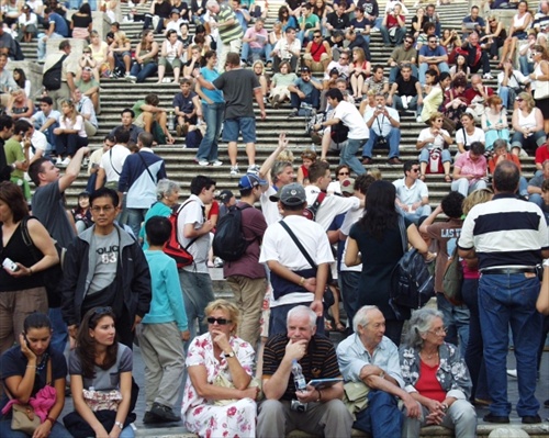 Ludske mravenisko pri Piazza di Spagna