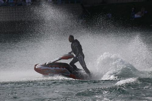 Jet ski teda vodny skúter