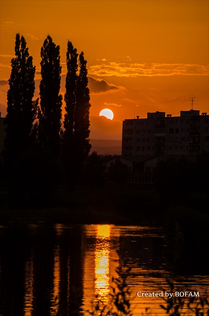 Západ slnka nad Jazerom