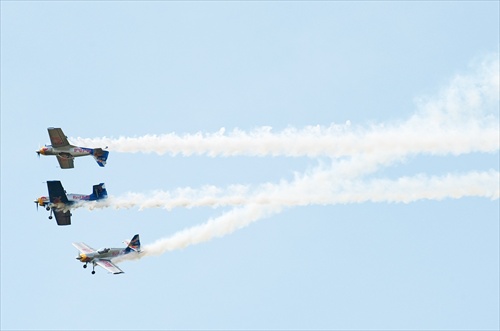 Mirror flight v podani - Flying Bulls Aerobatic Team