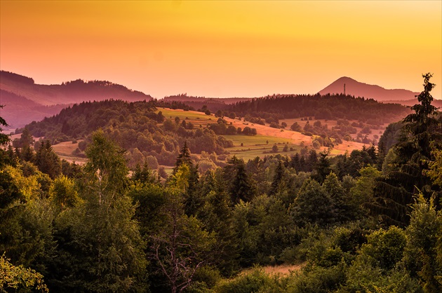 Podvečer nad dedinou Lutiše