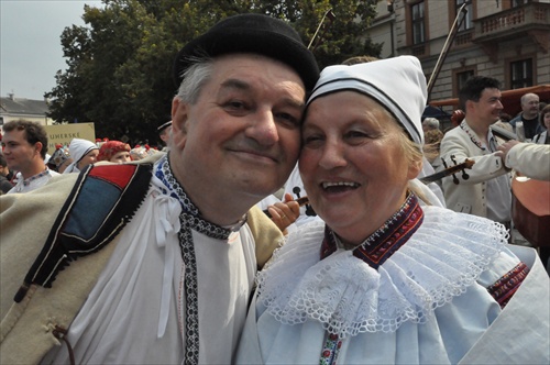 ...folklórni seniori...