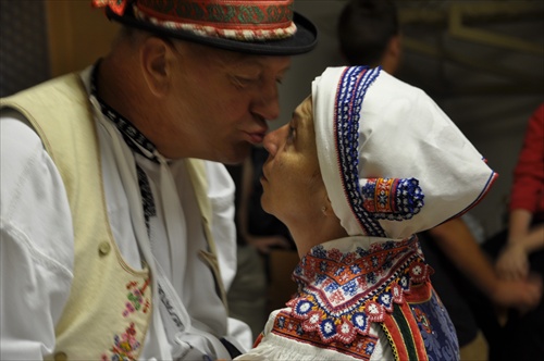 ...folklórna láska...