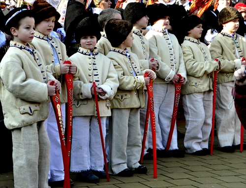 Mladí fašiangári....