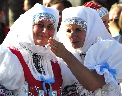 Tým smerom....za folklórom