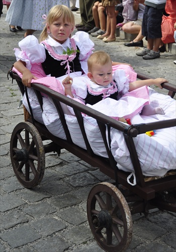 Z folklórneho sprievodu...