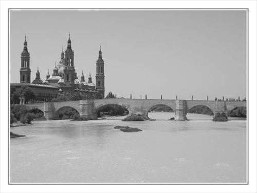 Zaragoza,mesto na rieke Ebro