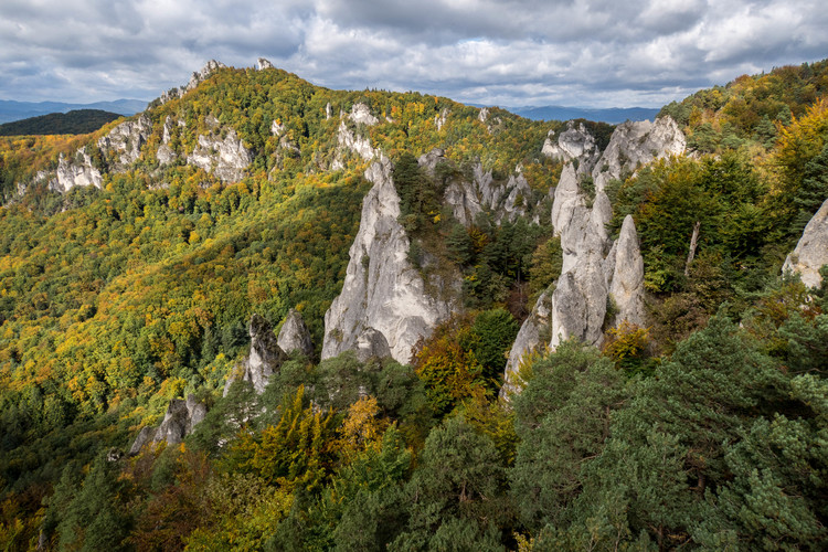 Súľovské skaly. Čakanie na farby jesene.