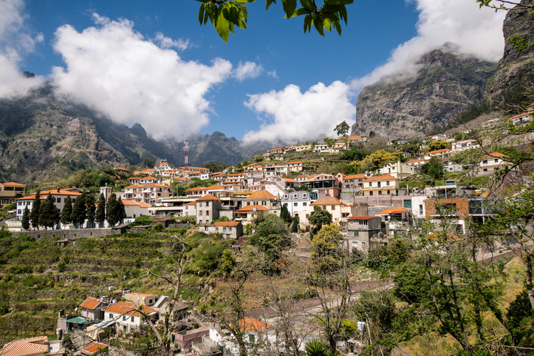 Ostrov Madeira a dedinka Curral das Freiras 