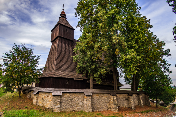 Hervartov - Rímskokatolícky drevený kostol z 15. storočia. 