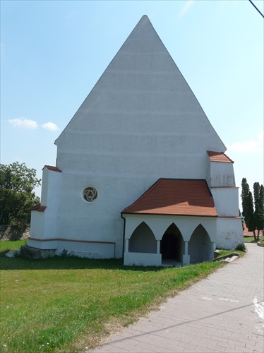 Čelo evanjelického kostola vo Svätom Juri