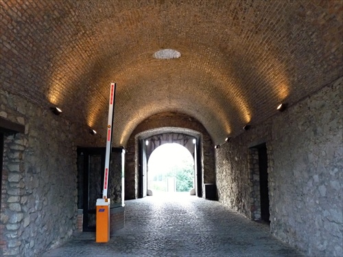 tunel v hradbách