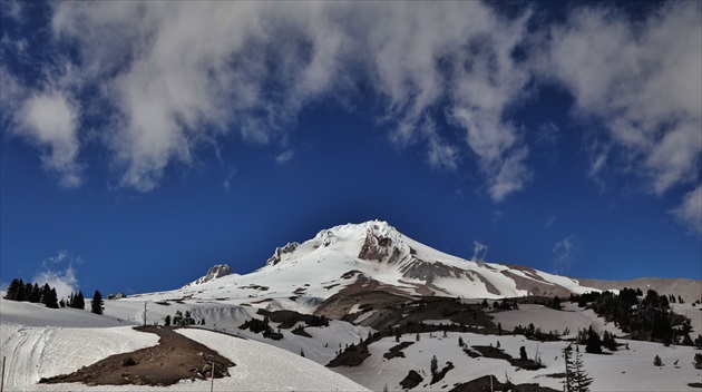 Mt. Hood (3,429m )