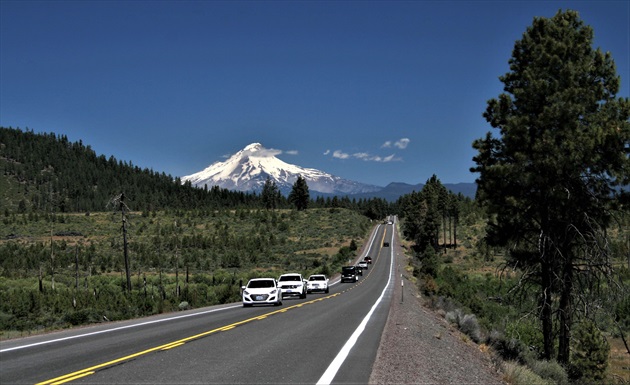 Mt. Hood (3,429m )